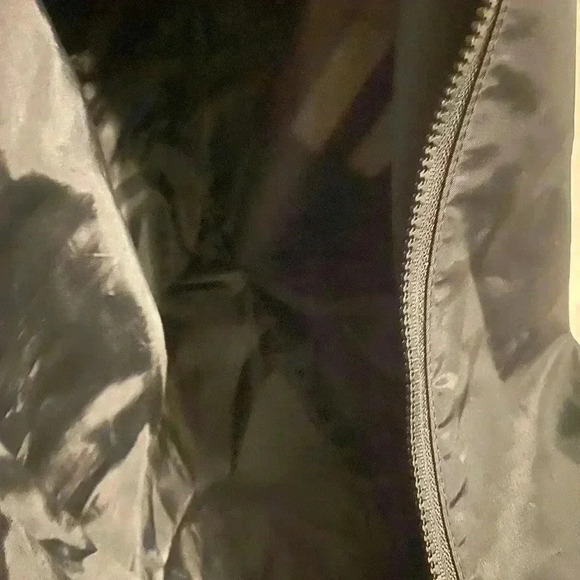 Victorias Secrets Gym Bag with mesh side pockets and straps to carry NWOT - Picture 11 of 12